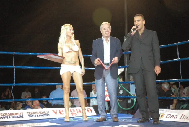Roma, 2 luglio 2008. Insieme a Benedetto Montella e alla ring girl Barbara. Foto A.Bruno.